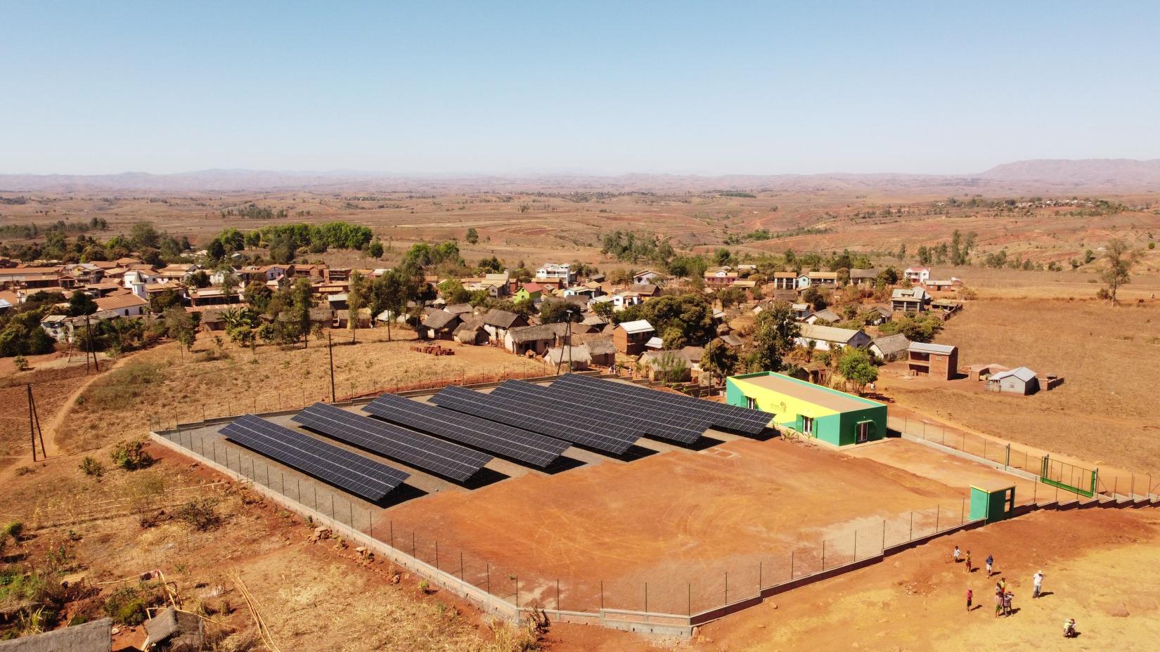 Africa GreenTec Madagascar Un mini-réseau d'énergie propre à Mahavelona, Madagascar