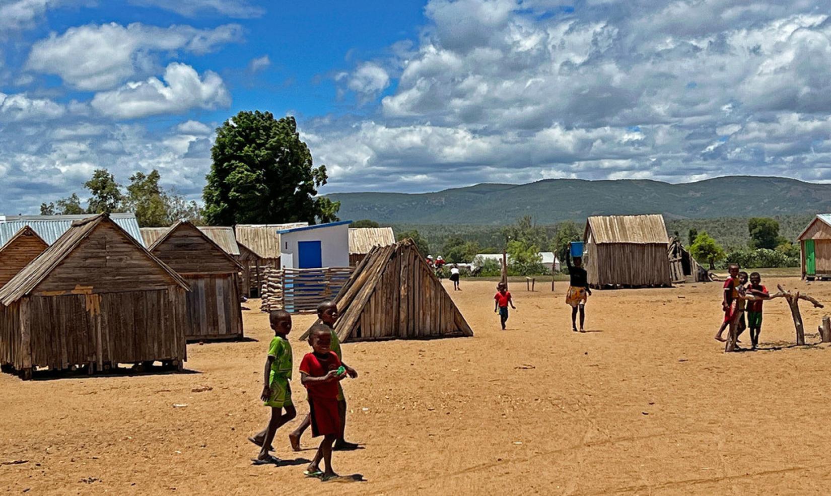 ONU Info/Daniel Dickinson Certaines des communautés les plus vulnérables de Madagascar vivent dans le sud de l'île.