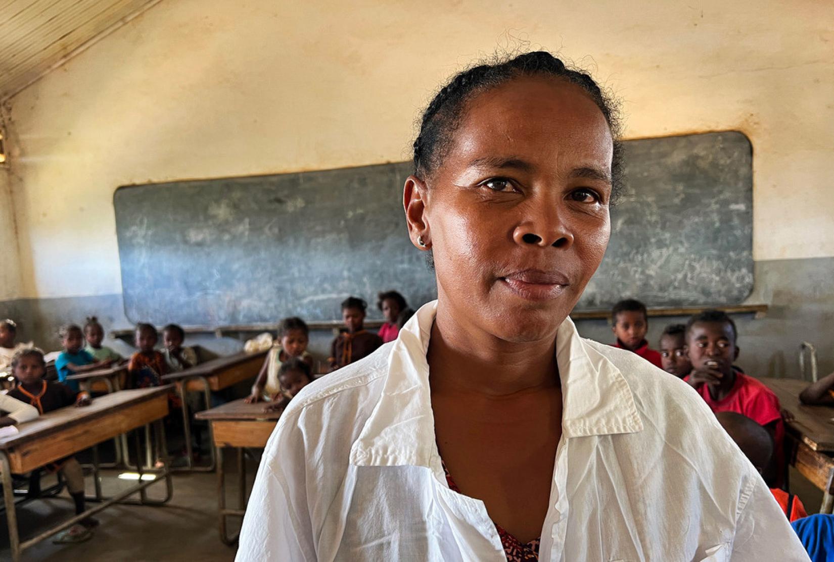 ONU Info/Daniel Dickinson Emma Razanaparany est directrice de l'école primaire Beabo à Ambovombe.