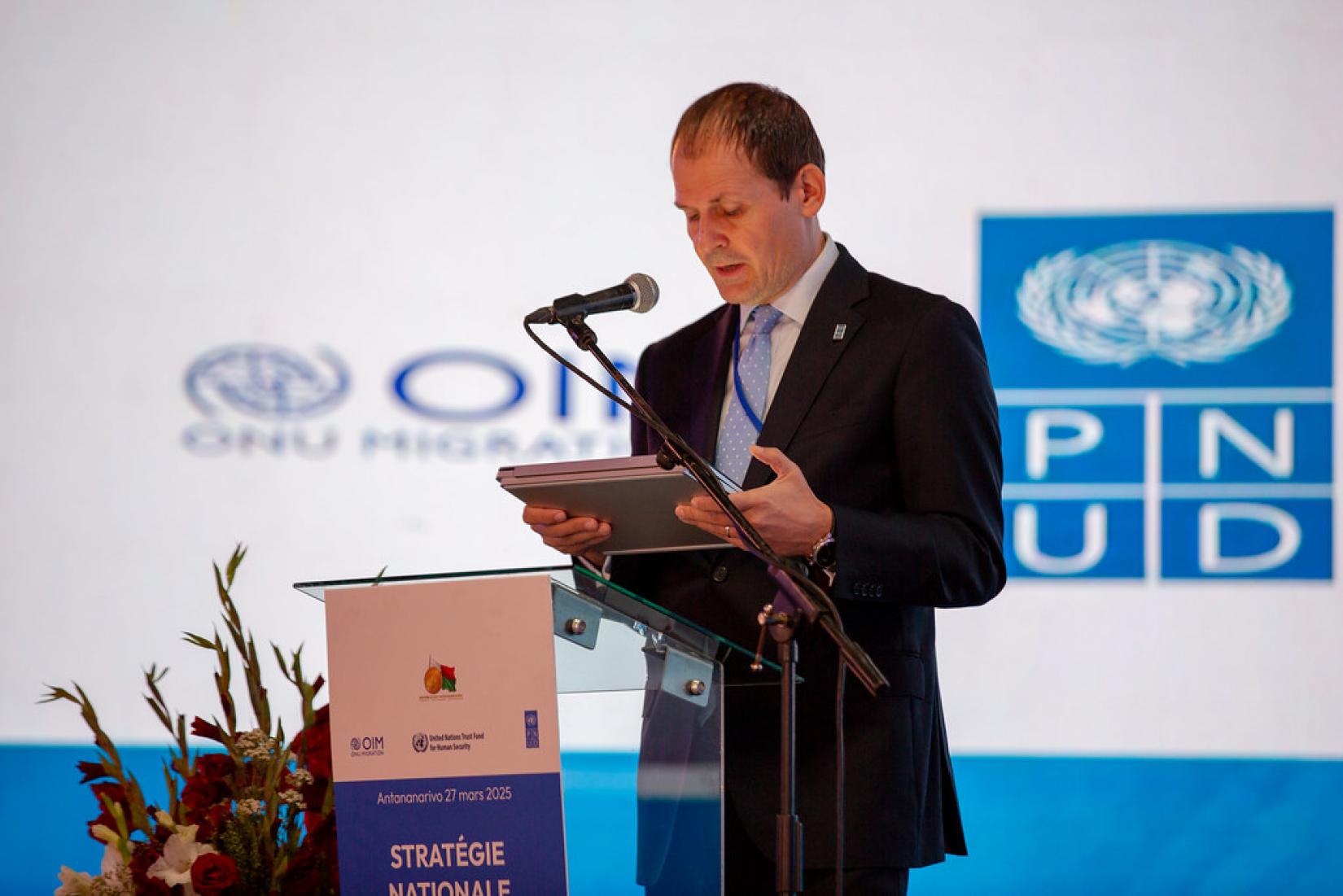 Représentant résident du PNUD, Dr Edward Christow