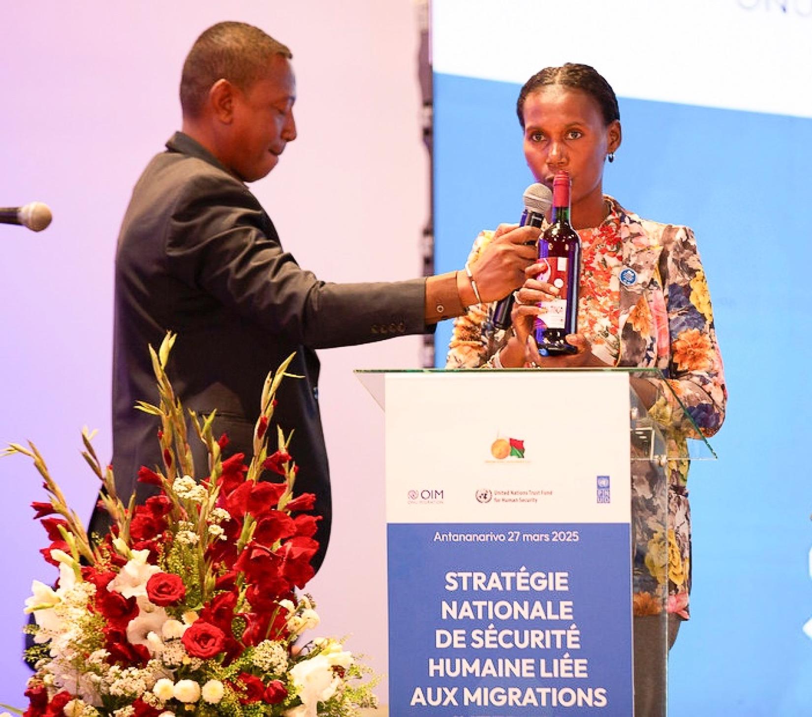 Todisoa Claudia Raïssa, une jeune femme de la région Androy, dans le sud de Madagascar, actuellement à la tête d'une entreprise qu'elle a baptisée Mikajy.